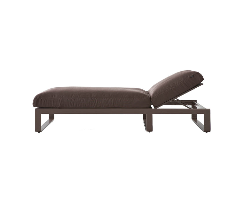 High end Flat Chill Bed by Gandia Blasco Casa Design