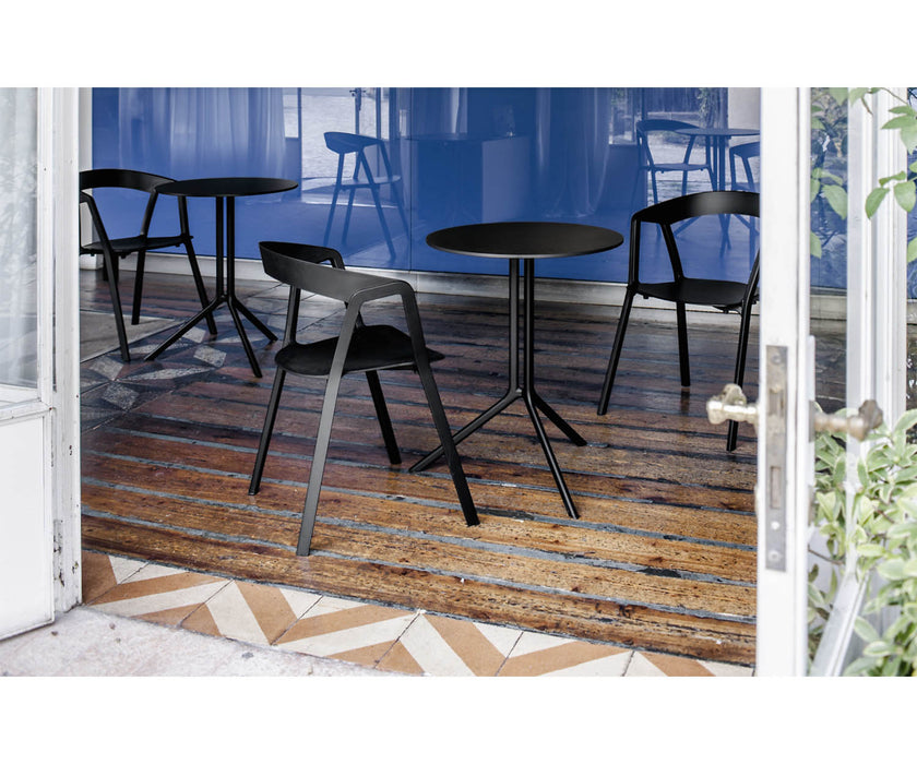 High end Poule Dining Table by Kristalia Casa Design
