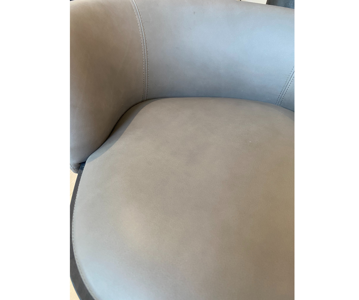 High End Devon Stool by Molteni&C Casa Design Group