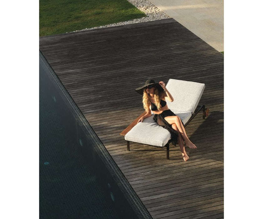 High end Casilda Sunbed by Talenti Casa Design