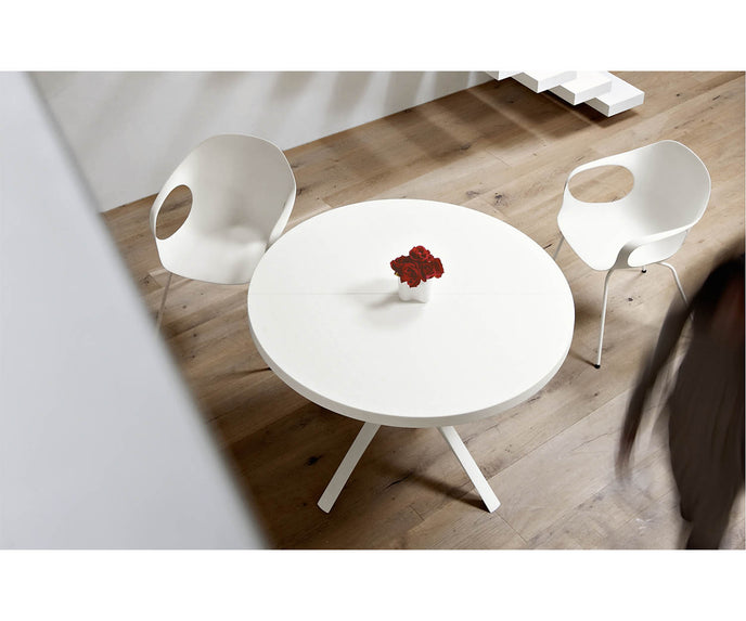 High end Oops Dining Table by Kristalia Casa Design