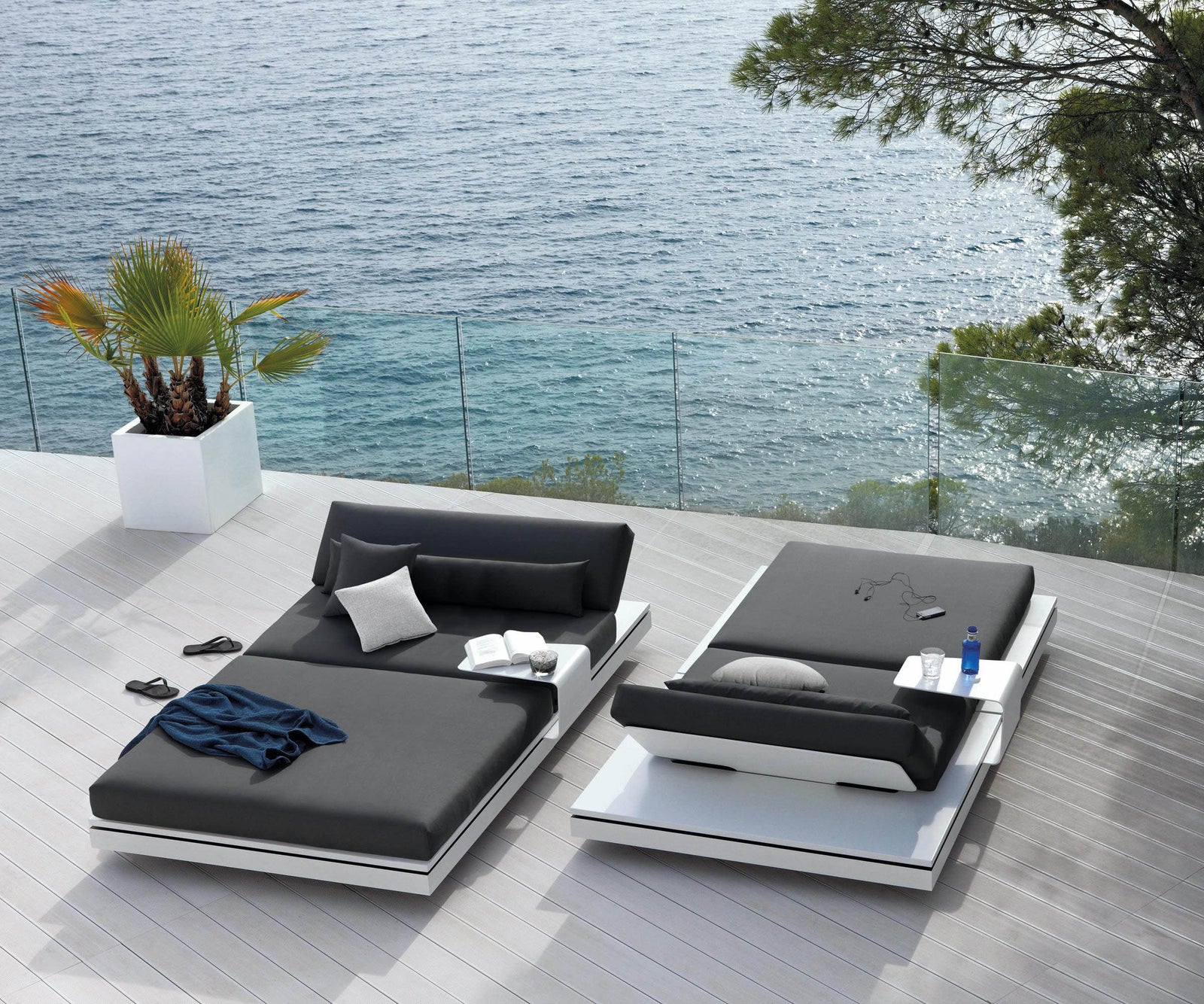 Elements Side Table | Manutti 