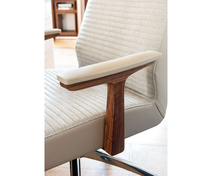 Elis Armchair Porada