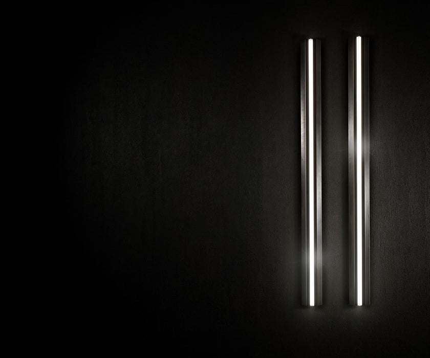 High End Gladio Wall Light by Henge Casa Design Group