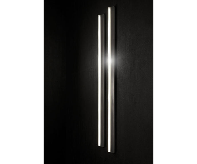 High End Gladio Wall Light by Henge Casa Design Group