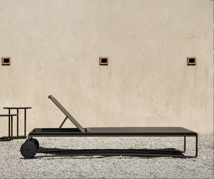 High End Guell Chaise Lounge by Molteni&C Casa Design Group