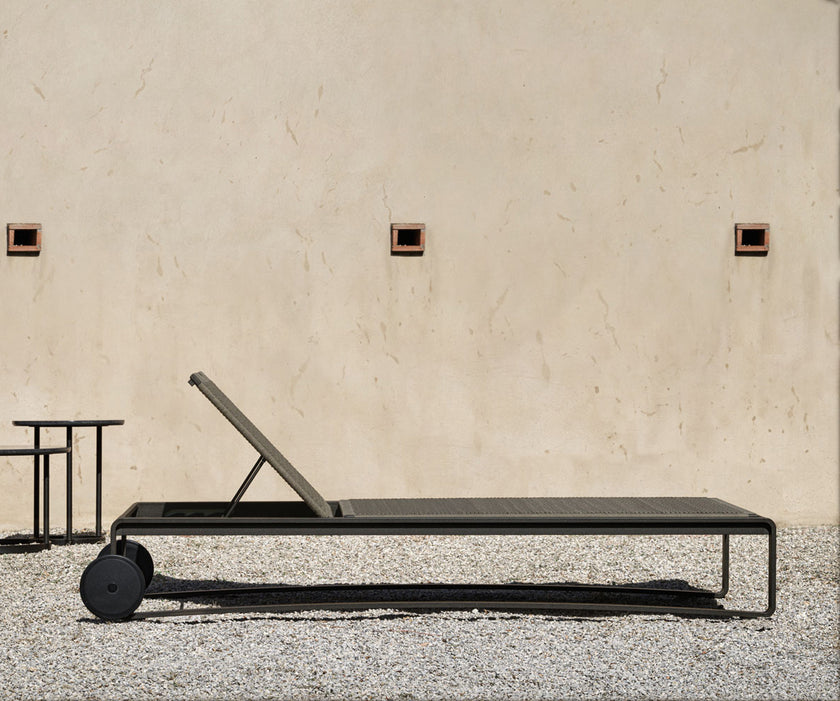 High End Guell Chaise Lounge by Molteni&C Casa Design Group