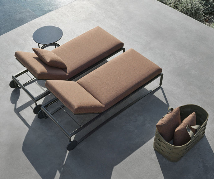 High End Guell Chaise Lounge by Molteni&C Casa Design Group