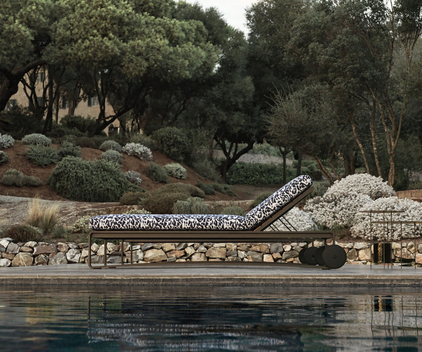 High End Guell Chaise Lounge by Molteni&C Casa Design Group