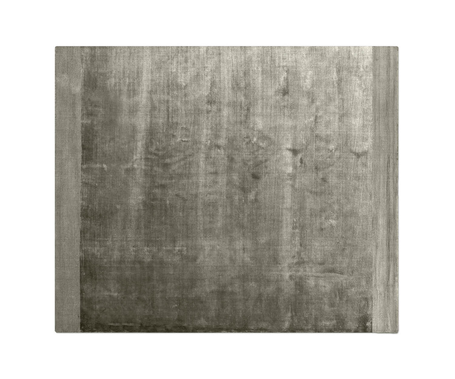 High End Hem Rug by Molteni&C Casa Design Group