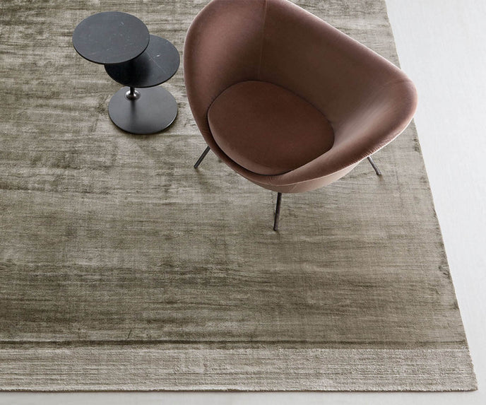 High End Hem Rug by Molteni&C Casa Design Group