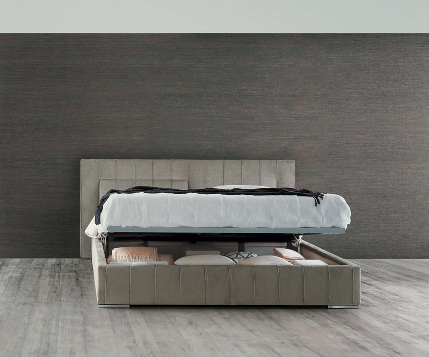 High End High-Wave Bed by Molteni&C Casa Design Group