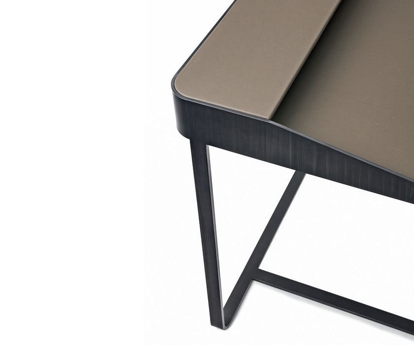 High end Twain Desk by Frag Casa Design