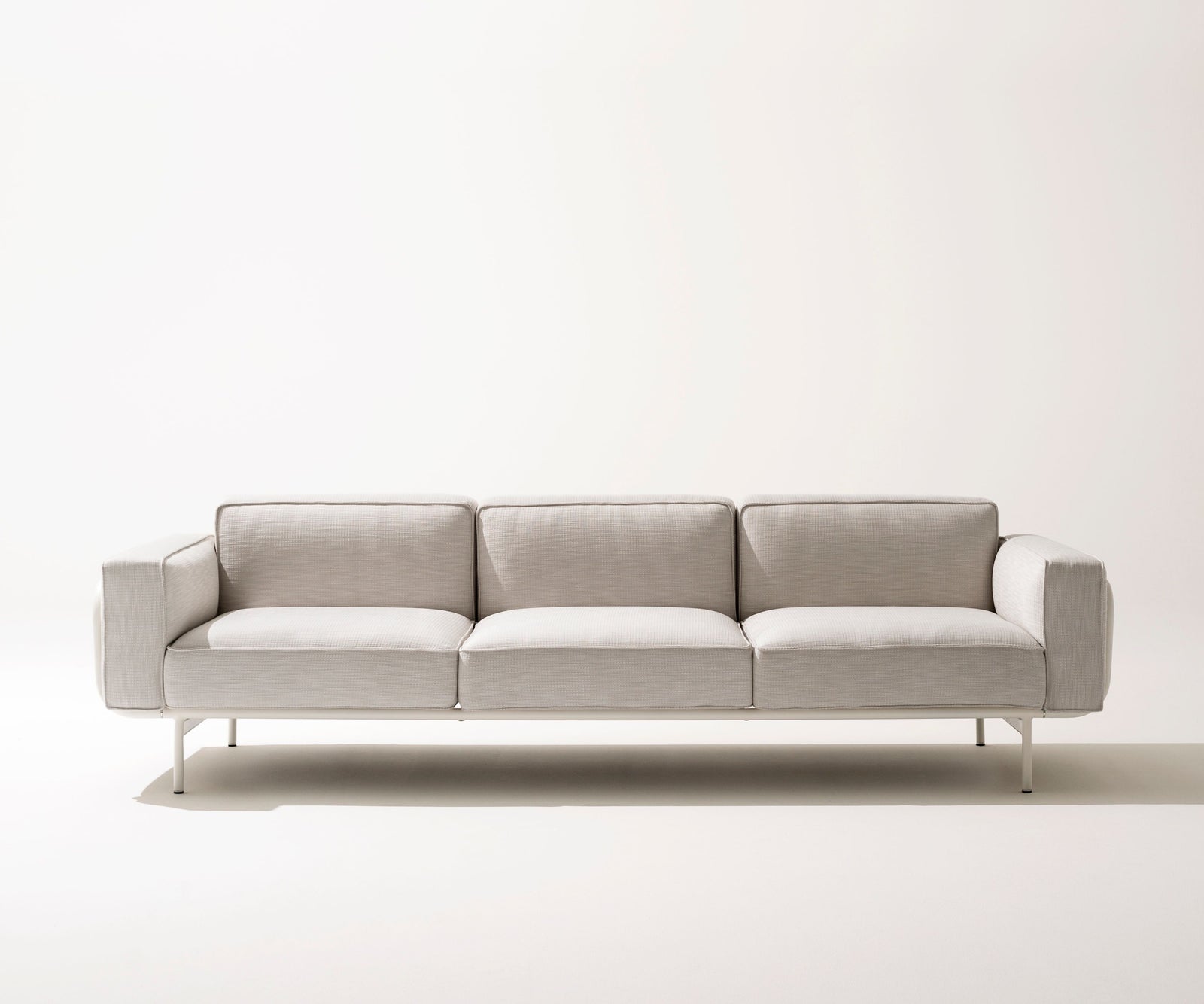 Estendo 3 Seater Sofa I Roda