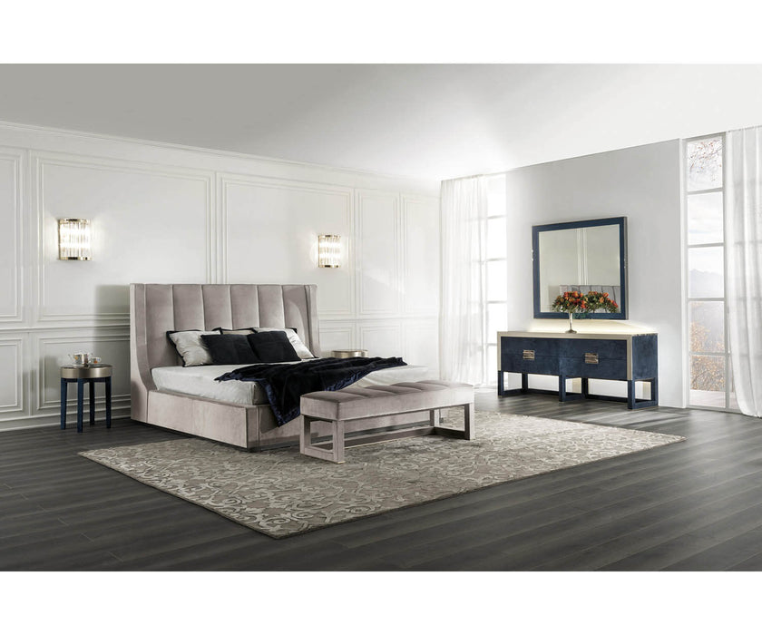 High end Kubrick Bed by Longhi Casa Design