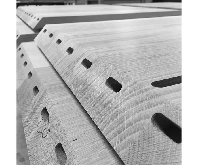 Lineground Community Table Skram
