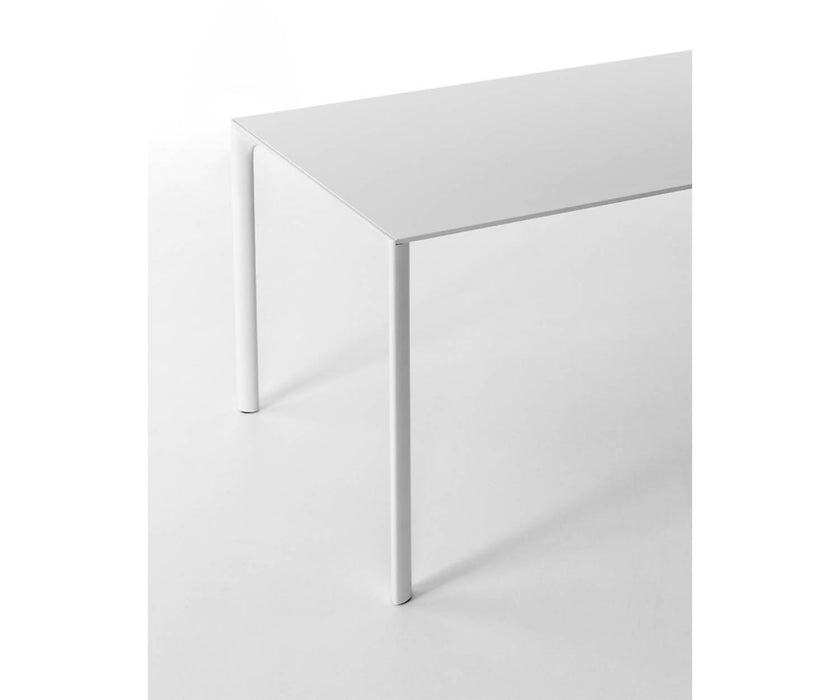 High end Maki Dining Table by Kristalia Casa Design