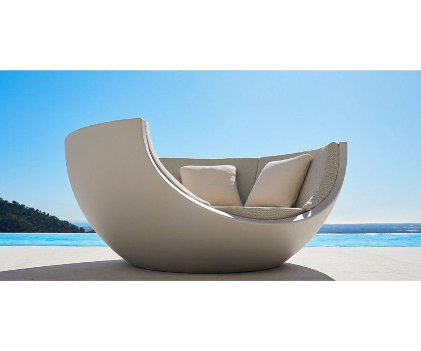 High end Ulm Moon Daybed With Woven Rope Parasol by Vondom Casa Design