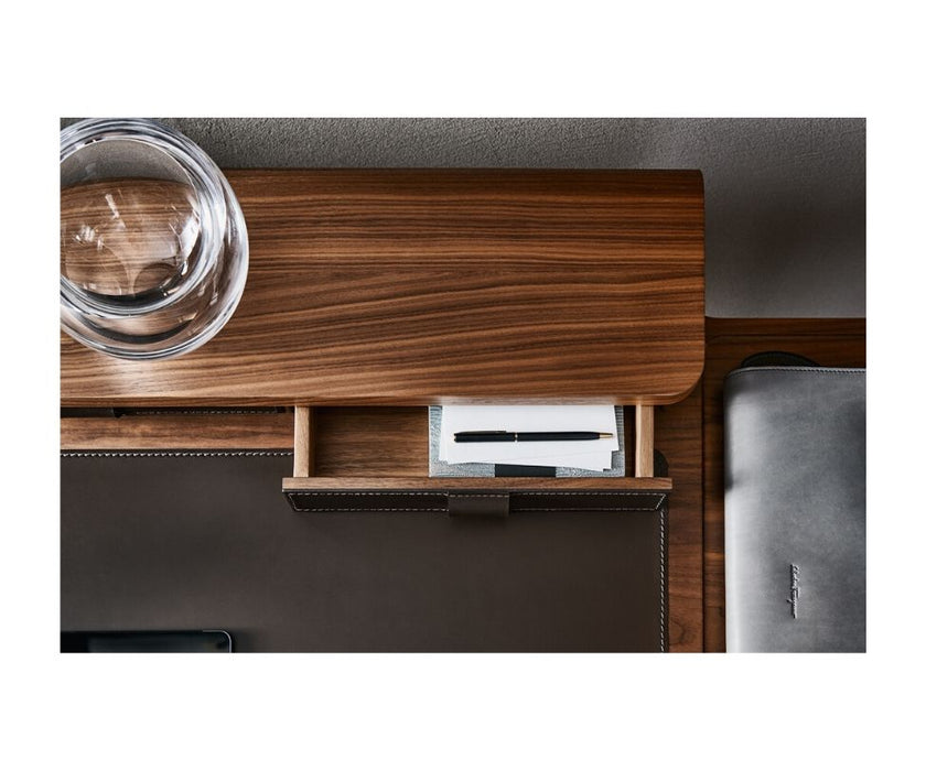 High End Note Desk by Molteni&C Casa Design group