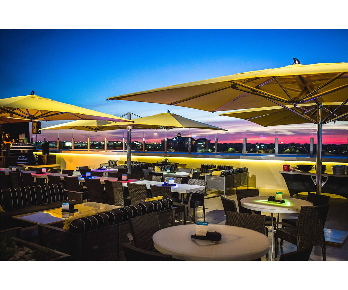 Luxury dual parasol by Tuuci with elegant marine-grade design – Casa Design Group
