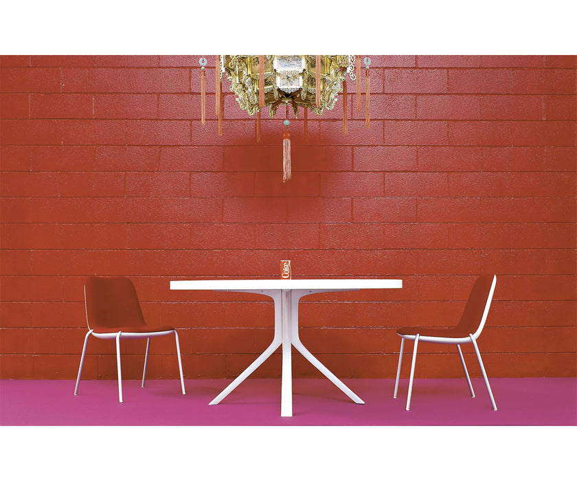 High end Oops Dining Table by Kristalia Casa Design