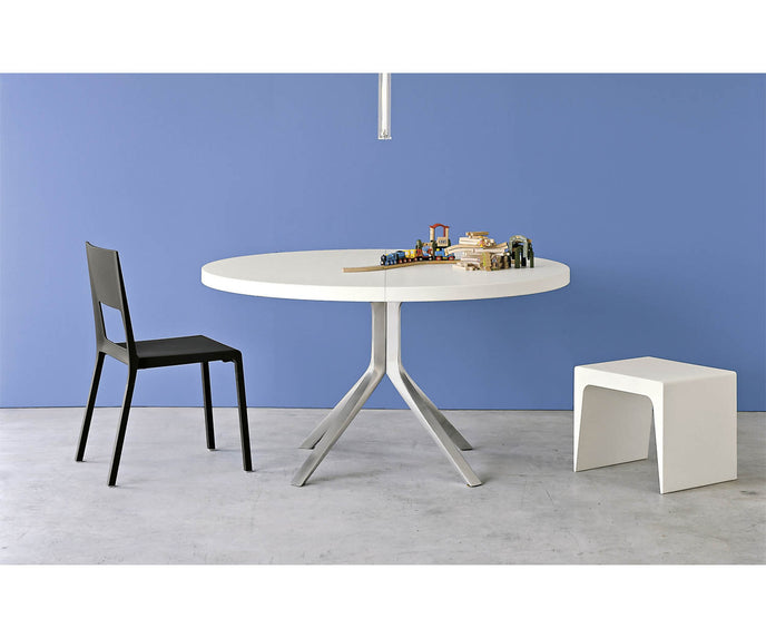 High end Oops Dining Table by Kristalia Casa Design
