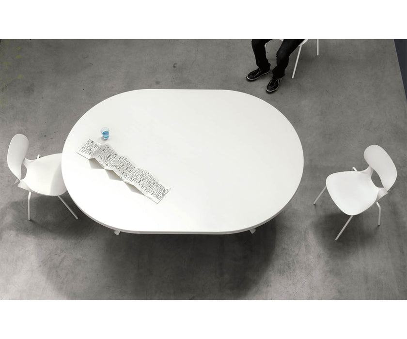 High end Oops Dining Table by Kristalia Casa Design