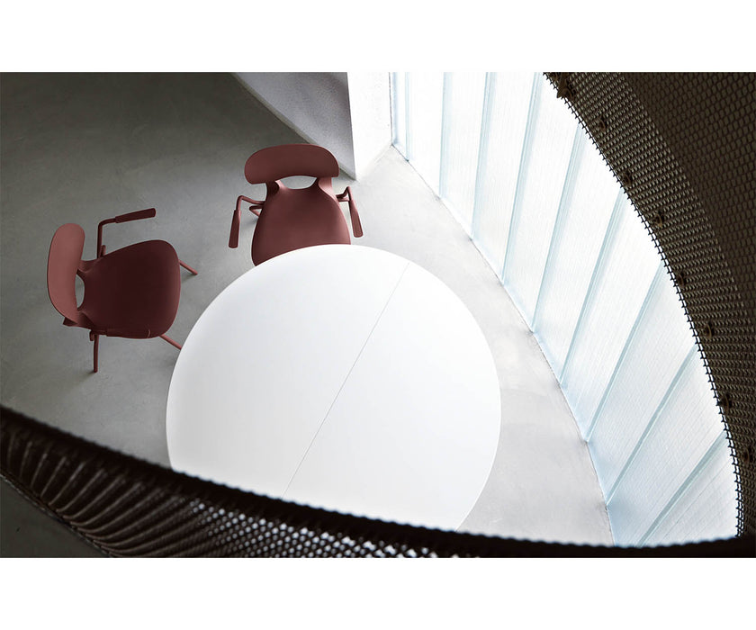 High end Oops Dining Table by Kristalia Casa Design