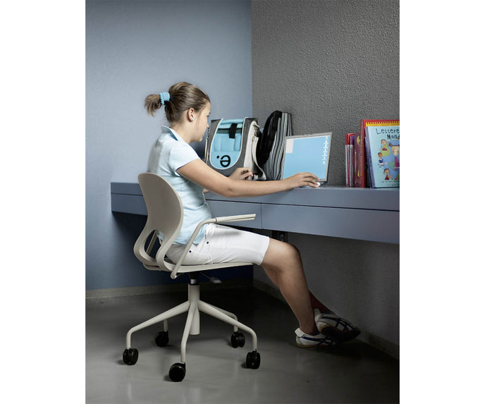 Pikaia with Castors Chair Kristalia