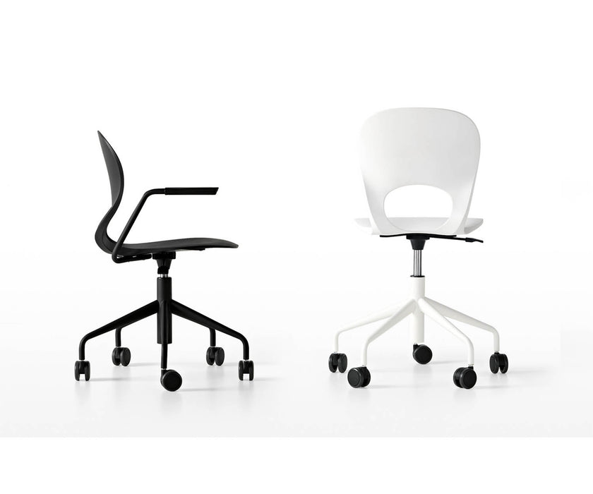 Pikaia with Castors Chair Kristalia