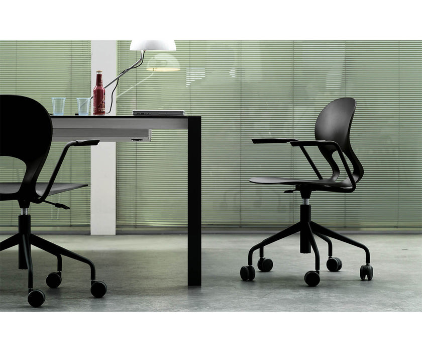 Pikaia with Castors Chair Kristalia