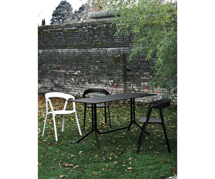 High end Poule Dining Table by Kristalia Casa Design