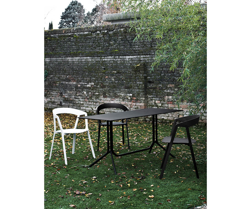 High end Poule Dining Table by Kristalia Casa Design