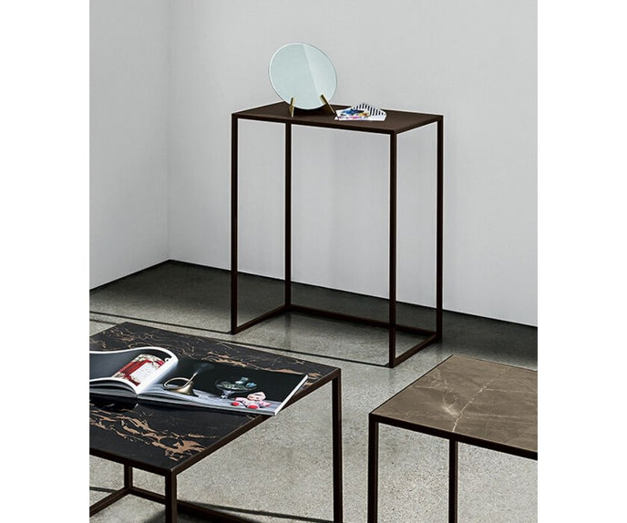 High end Quadro Console by Sovet Casa Design