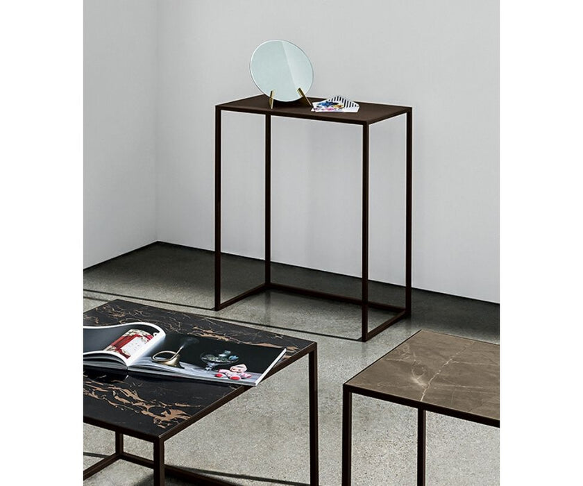 High end Quadro Console by Sovet Casa Design