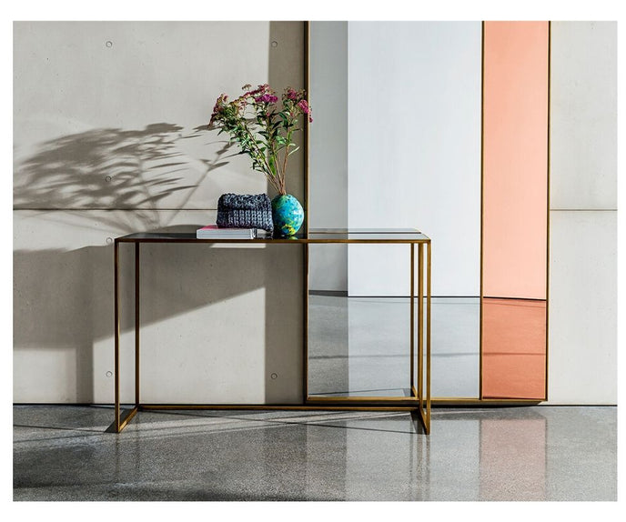 High end Quadro Console by Sovet Casa Design