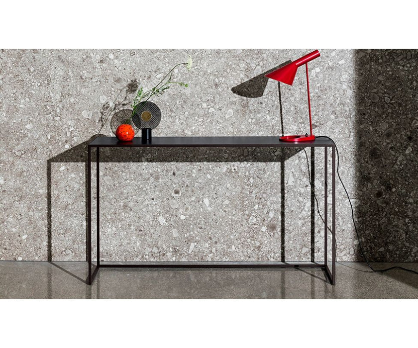 High end Quadro Console by Sovet Casa Design