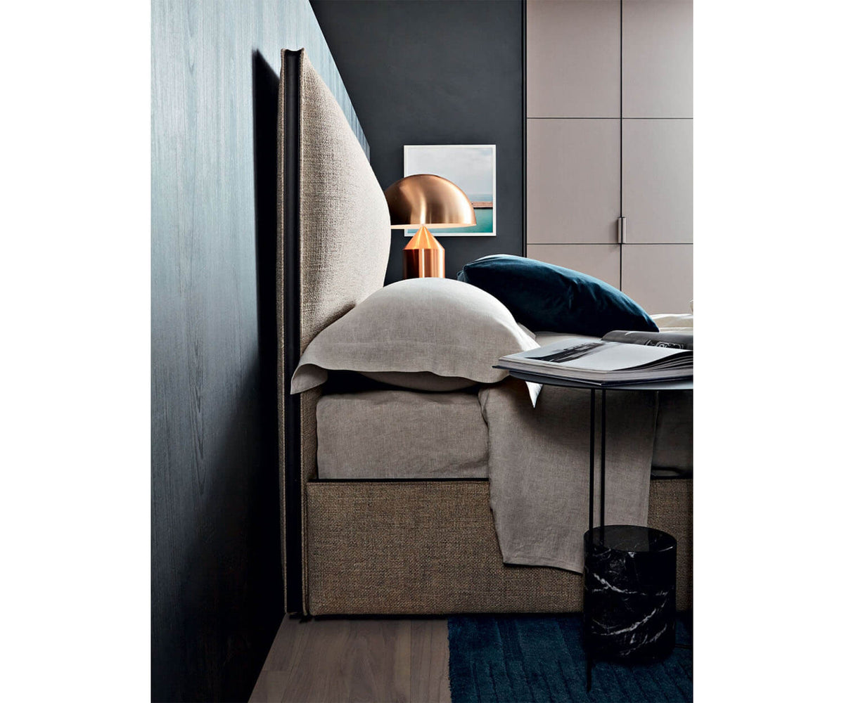 High End Ribbon Bed by Molteni&amp;C Casa Design Group