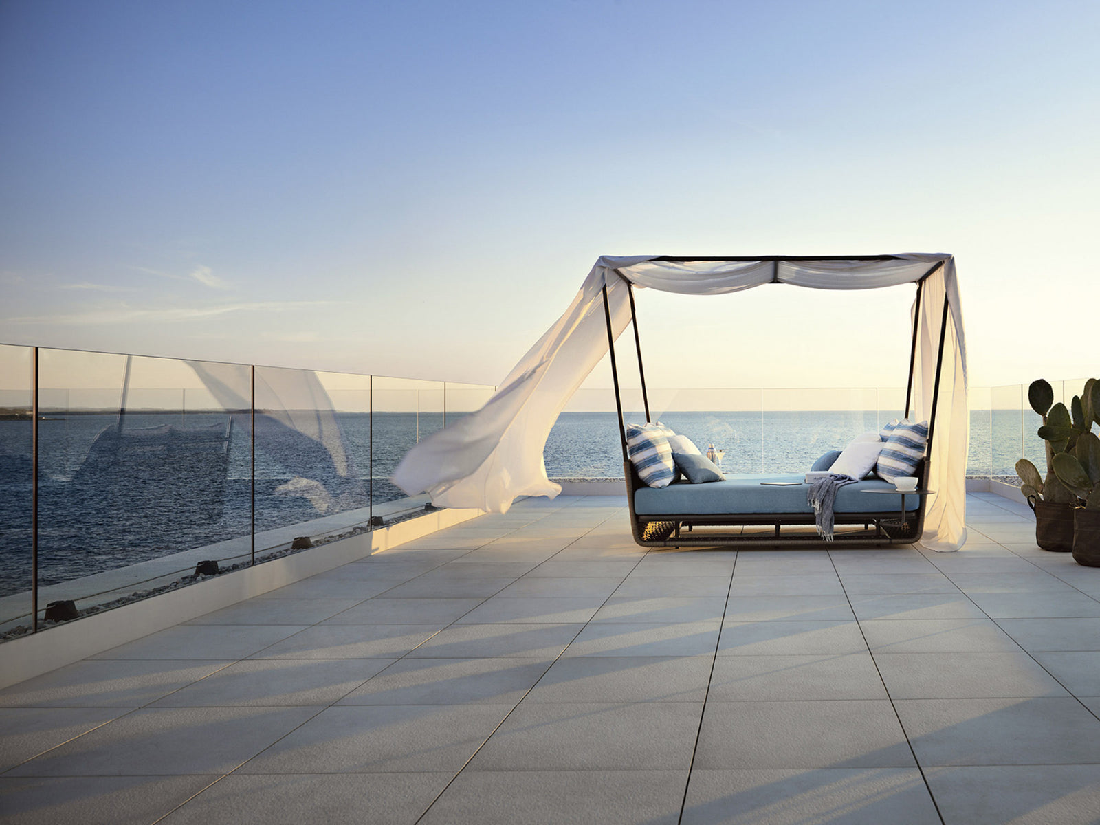 High end Portofino ART. 9768 Daybed by Roberti Rattan Casa Design