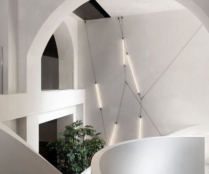 High End Spyder Wall Light by Henge Casa Design Group