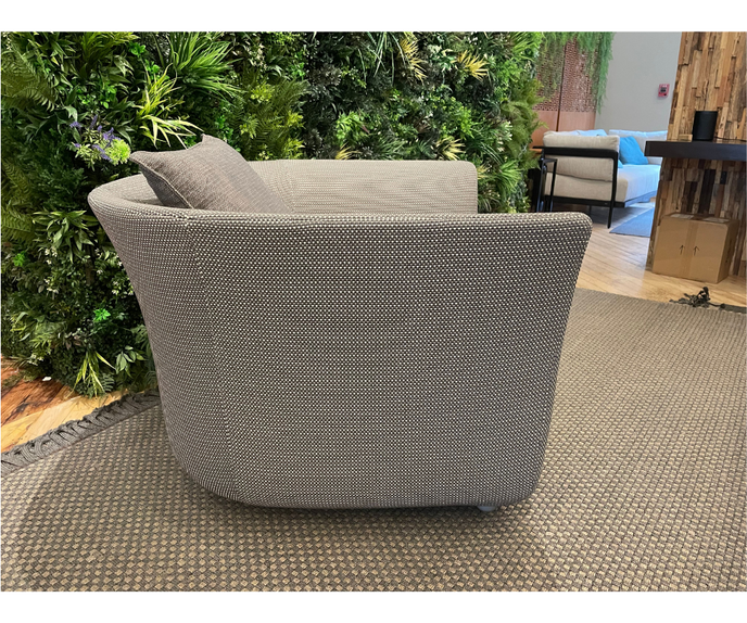 Suave Outdoor Lounge Chair