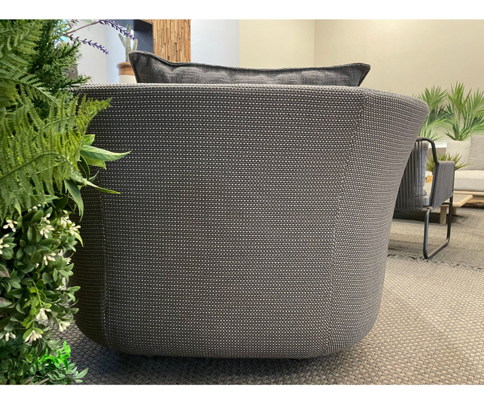 Suave Outdoor Lounge Chair