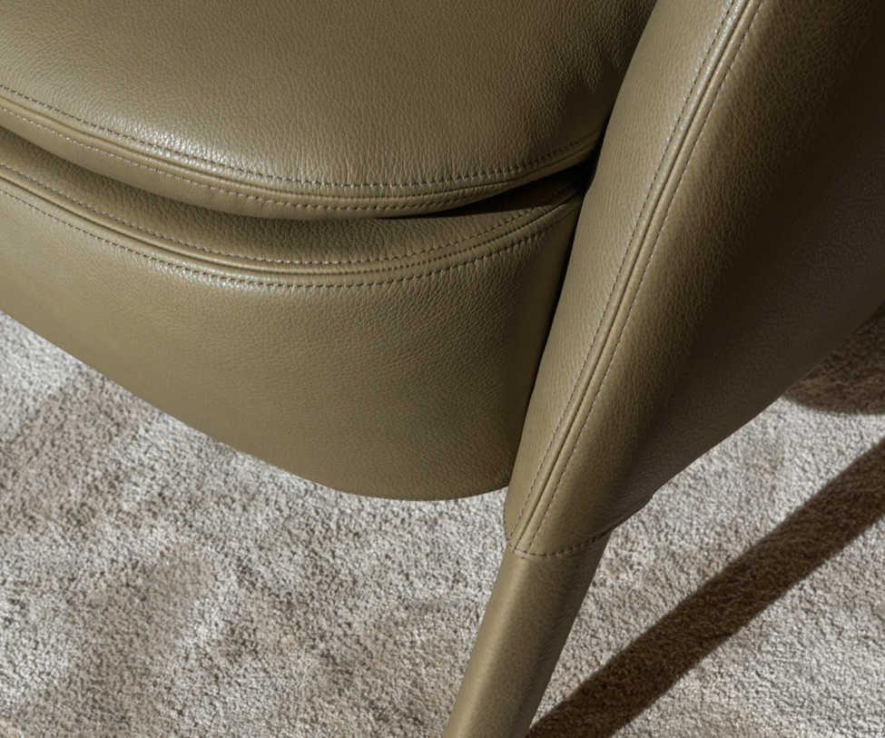 High End Sutton Lounge Chair by Molteni&C Casa Design Group