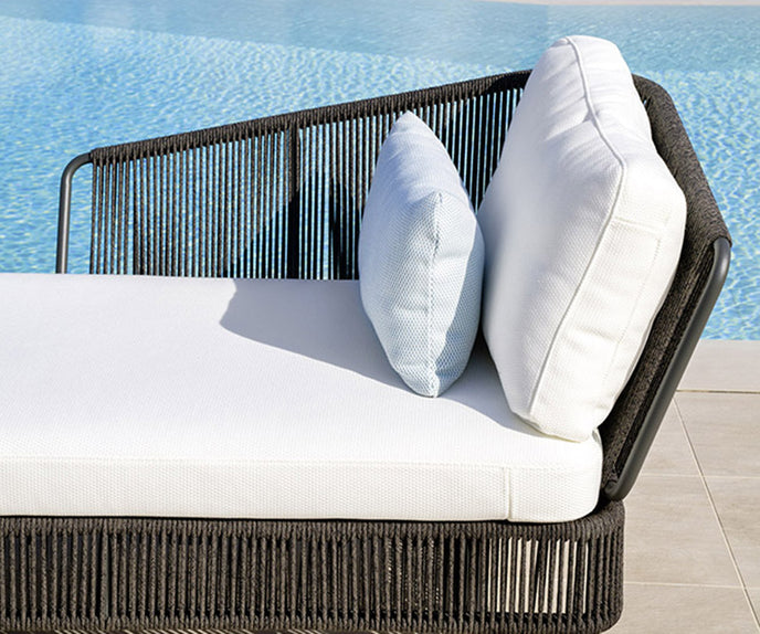 High End Tibidabo Dormeuse Sunbed by Varaschin Casa Design Group