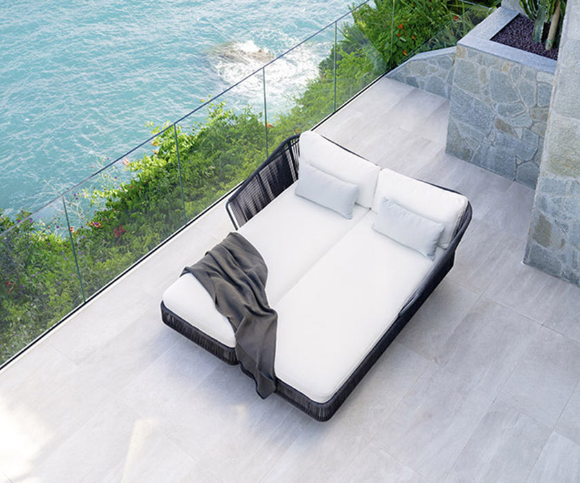 High End Tibidabo Dormeuse Sunbed by Varaschin Casa Design Group