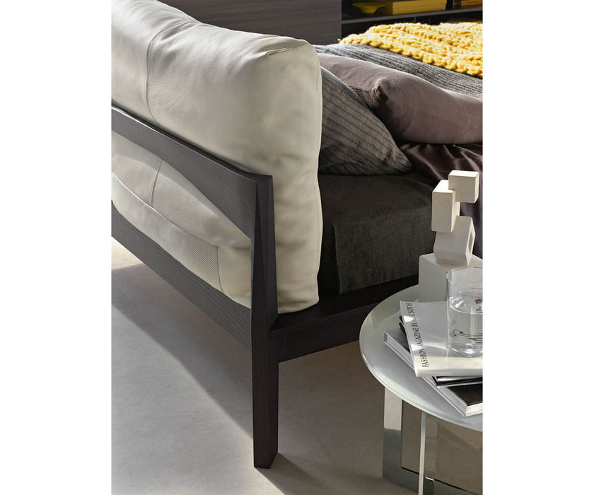 High End Wish Bed by Molteni&C Casa Design Group